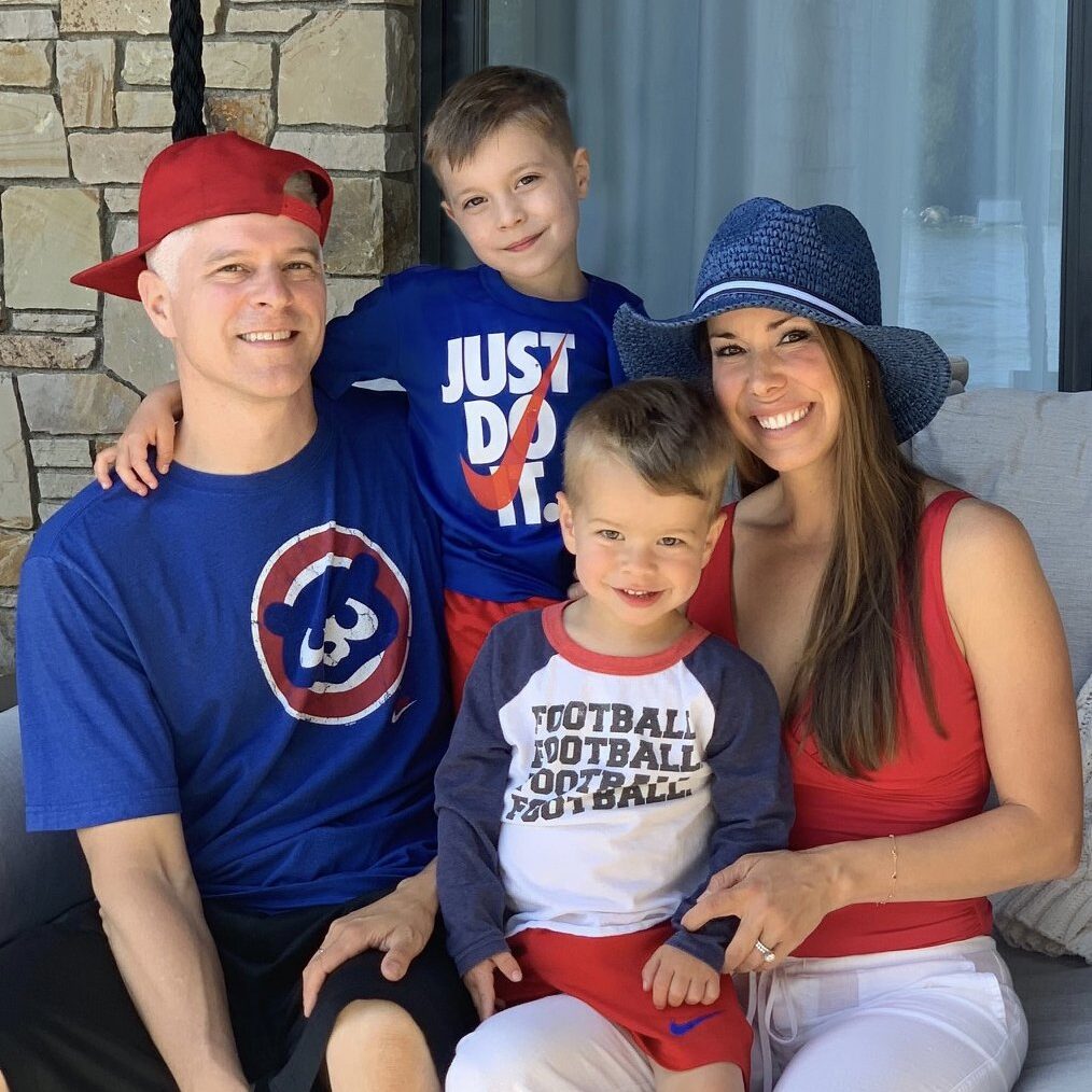 Weldon_Family_scaled-circle-517f0f96d71f7a1dff3e11c53f934697-bzxp0cw6him1